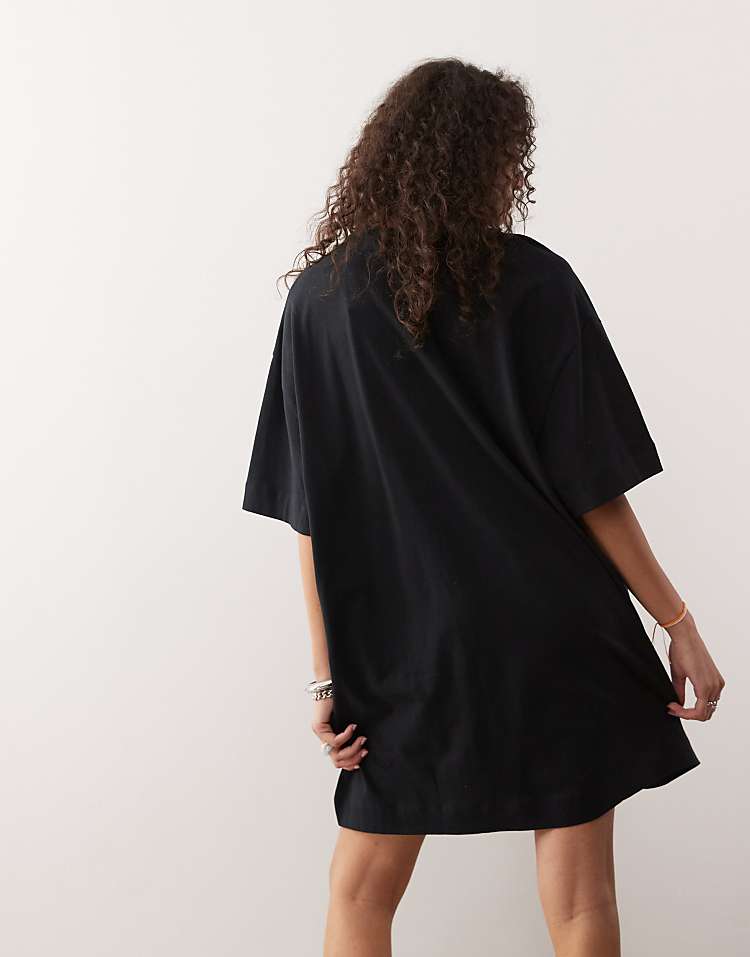 https://images.asos-media.com/products/collusion-t-shirt-mini-dress-in-black/208788271-4?$n_750w$&wid=750&fit=constrain