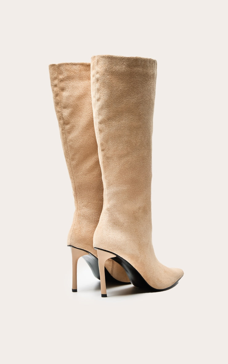 https://cdn-img.prettylittlething.com/0/2/c/5/02c56970008f4c4a269828aad8297a9e58f7a8a4_CNP0030_4_sand_faux_suede_knee_high_stiletto_heeled_boot.jpg