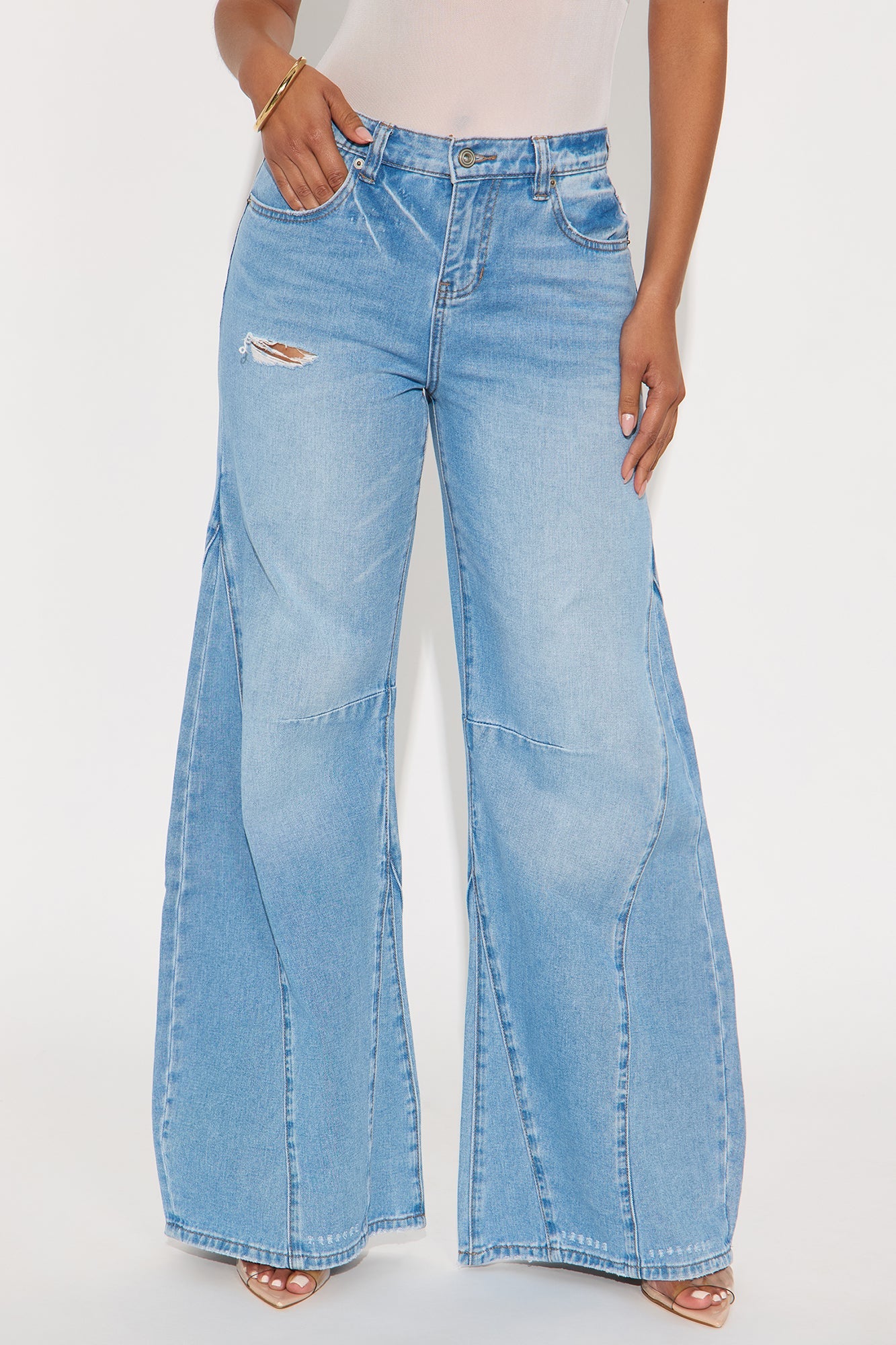 https://cdn.shopify.com/s/files/1/0293/9277/files/06-02-25_S1_54_FN26375FT46TALL_LightWash_AE_DO_15-44-23_9073_PXF.jpg?v=1748977219