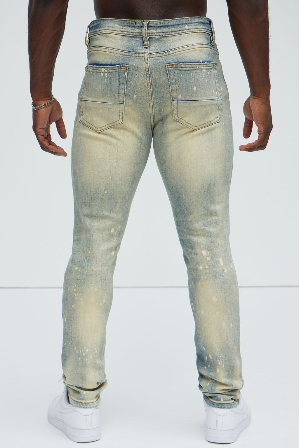 https://cdn.shopify.com/s/files/1/0293/9277/files/07-24-24_S7_17_GFROB_MediumWash_ID_DJ_09-56-41_53452_TT.jpg?v=1722270973