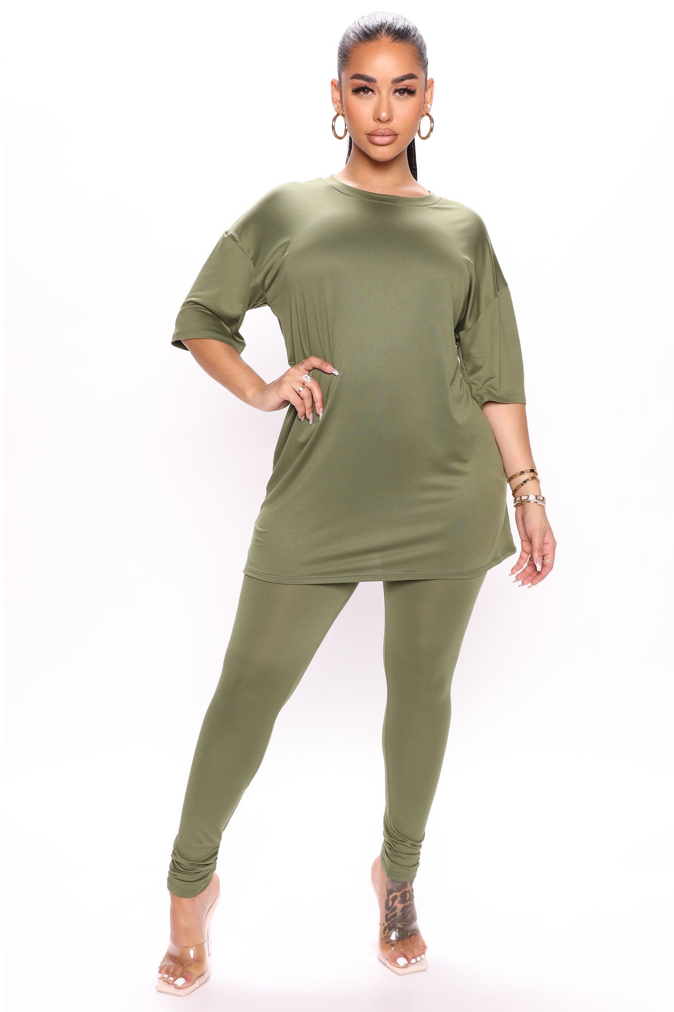 https://cdn.shopify.com/s/files/1/0293/9277/products/07-28-22Studio4_KJ_KP_10-42-13_8_ST7199_Olive_1269_KL_KL.jpg?v=1659468469