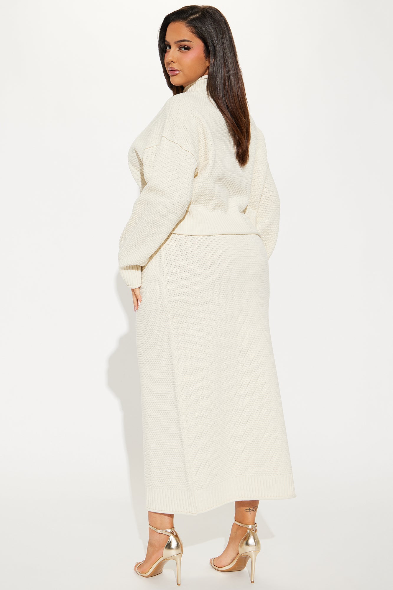 https://cdn.shopify.com/s/files/1/0293/9277/files/08-09-24_S3_55_DZ24F708SET_Cream_AZ_SS_14-48-30_PLUS_48879_PXF.jpg?v=1723499786