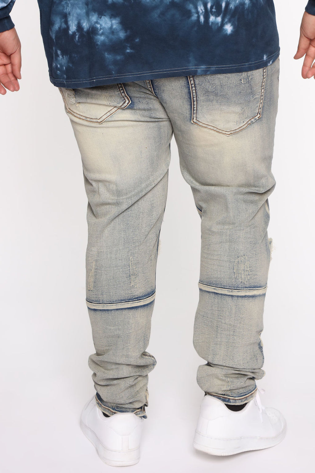 https://cdn.shopify.com/s/files/1/0293/9277/products/10-29-19_Studio_3_DD_ES_10-52-16_20__KND4170_MediumWash_P_PLUS_0571_WG.jpg?v=1744410881