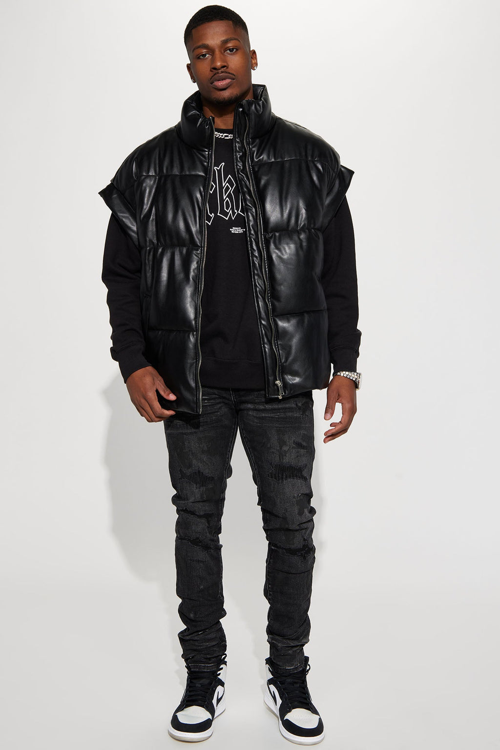 https://cdn.shopify.com/s/files/1/0293/9277/products/12-07-22Studio5_KJ_DJ_10-52-48_31_URTH_Black_P_6706_ES.jpg?v=1735589738