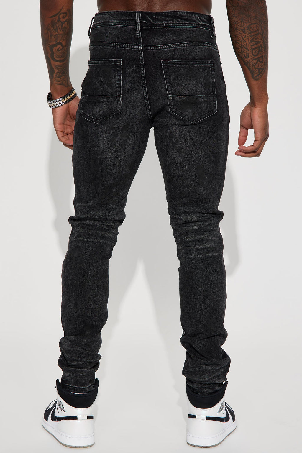 https://cdn.shopify.com/s/files/1/0293/9277/products/12-07-22Studio5_KJ_DJ_10-52-48_31_URTH_Black_P_6715_ES.jpg?v=1671054267