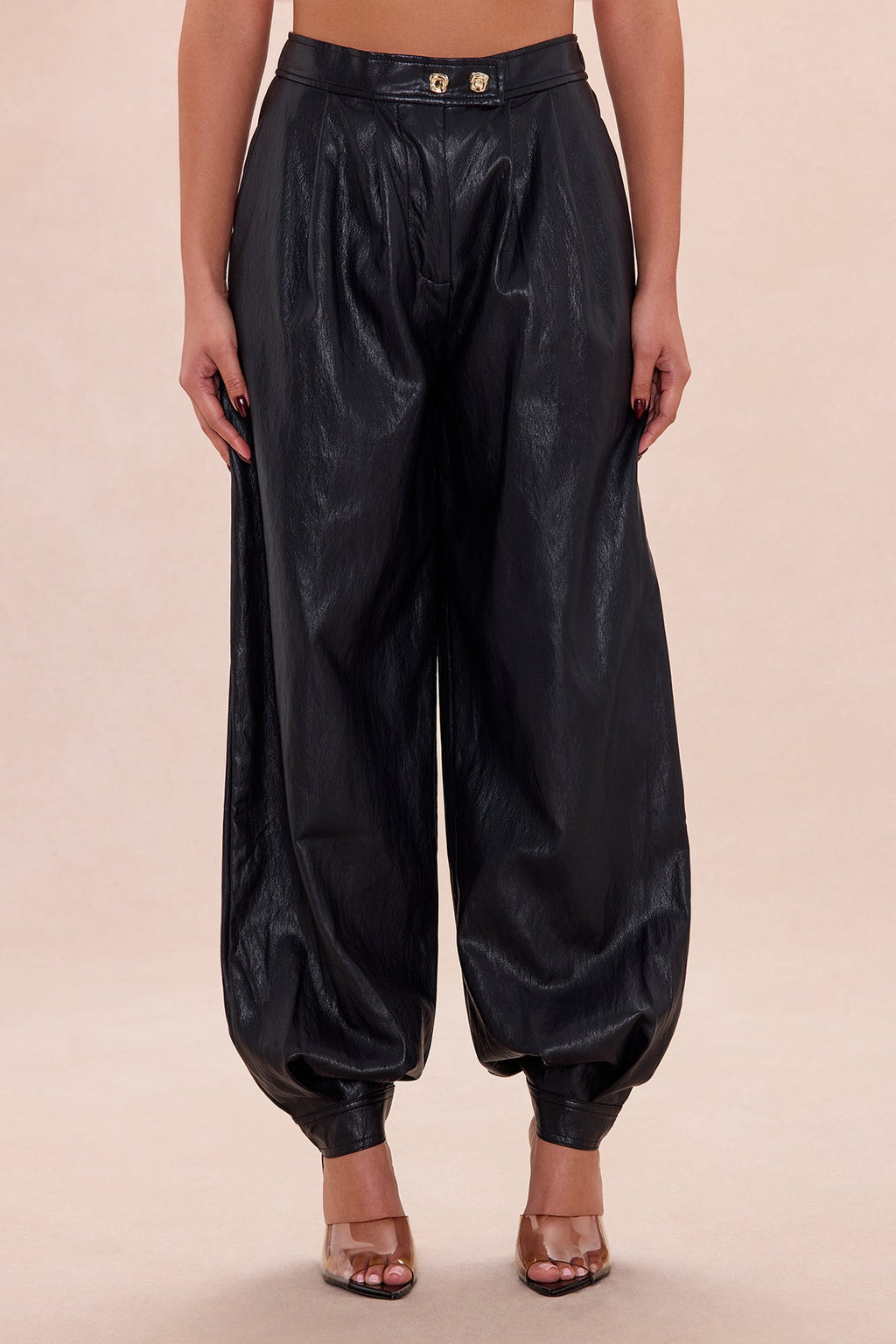 https://cdn.shopify.com/s/files/1/0293/9277/files/12-16-25_S5_23_25GW111C_Black_AB_IM_12-11-28_17982_PXF.jpg?v=1766077875