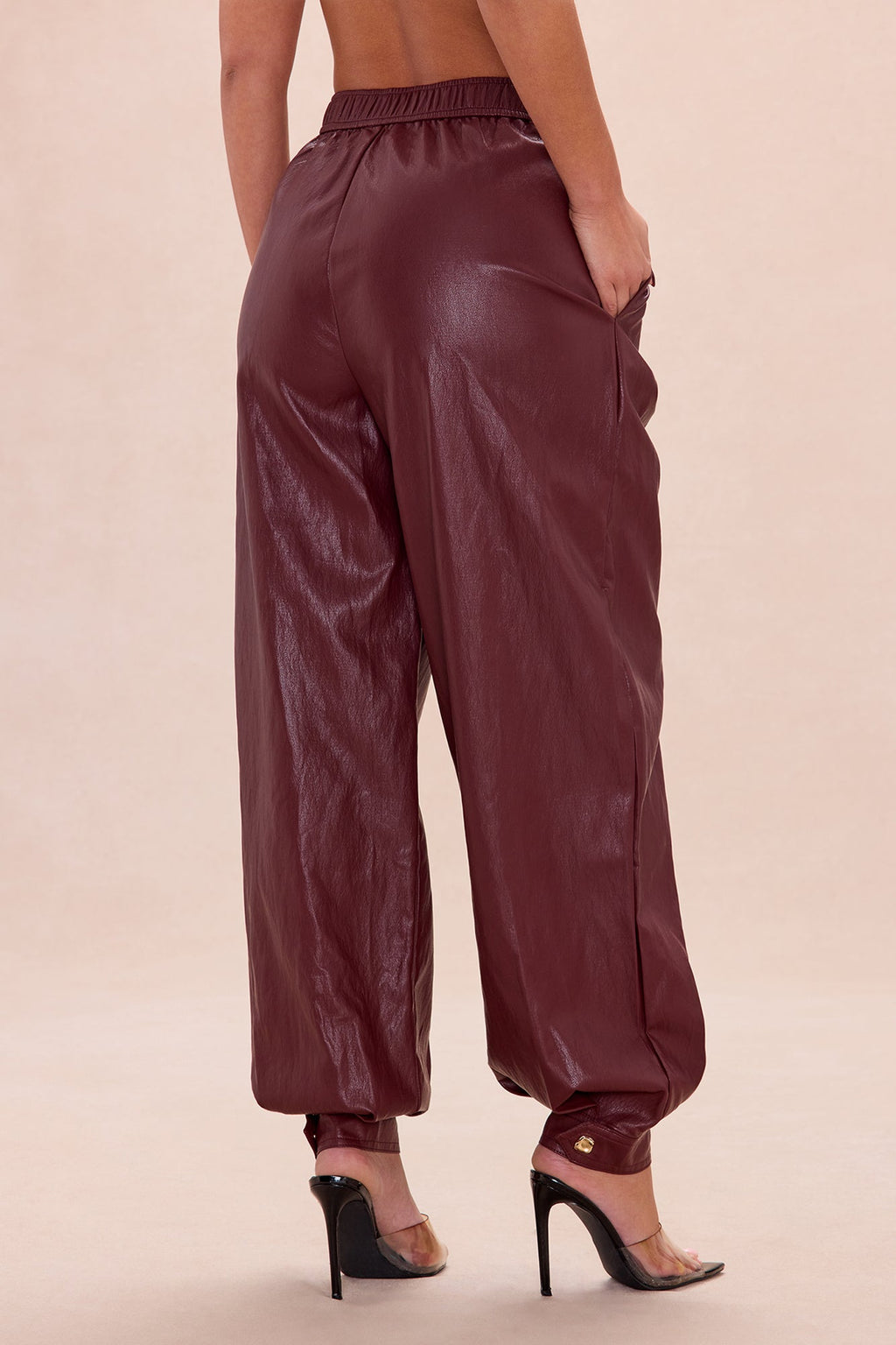 https://cdn.shopify.com/s/files/1/0293/9277/files/12-16-25_S5_26_25GW111C_Burgundy_AB_IM_12-25-32_18085_PXF.jpg?v=1766078188