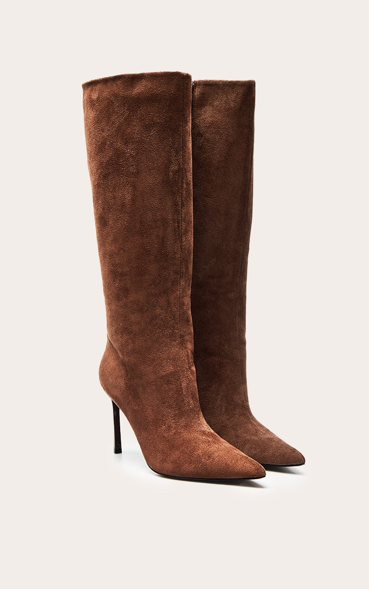 https://cdn-img.prettylittlething.com/1/a/2/b/1a2bdeaa5797de05787e5eafed735effbd938dbf_CNP0043_3_mocha_faux_suede_knee_high_stiletto_heeled_boot.jpg
