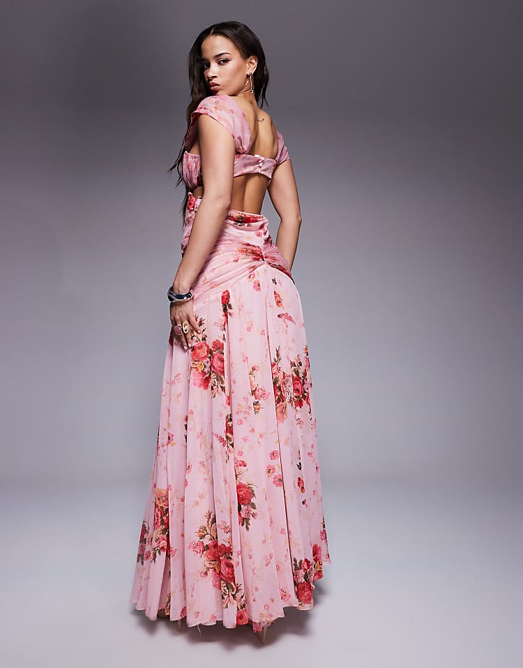 https://images.asos-media.com/products/asos-luxe-printed-organza-and-chiffon-maxi-dress-in-floral-print/207633897-3?$n_750w$&wid=750&fit=constrain