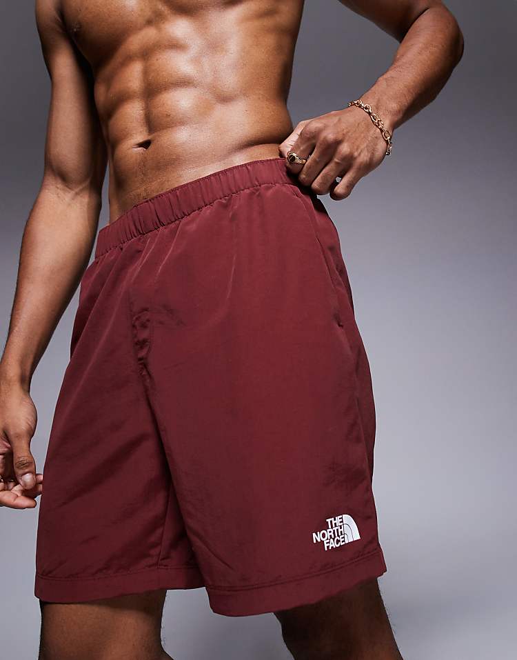 https://images.asos-media.com/products/the-north-face-w-logo-swimming-shorts-in-burgundy/207687095-3?$n_750w$&wid=750&fit=constrain