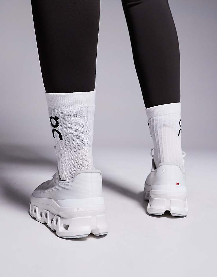 https://images.asos-media.com/products/on-cloudmonster-void-running-trainers-in-white/207757844-5?$n_750w$&wid=750&fit=constrain