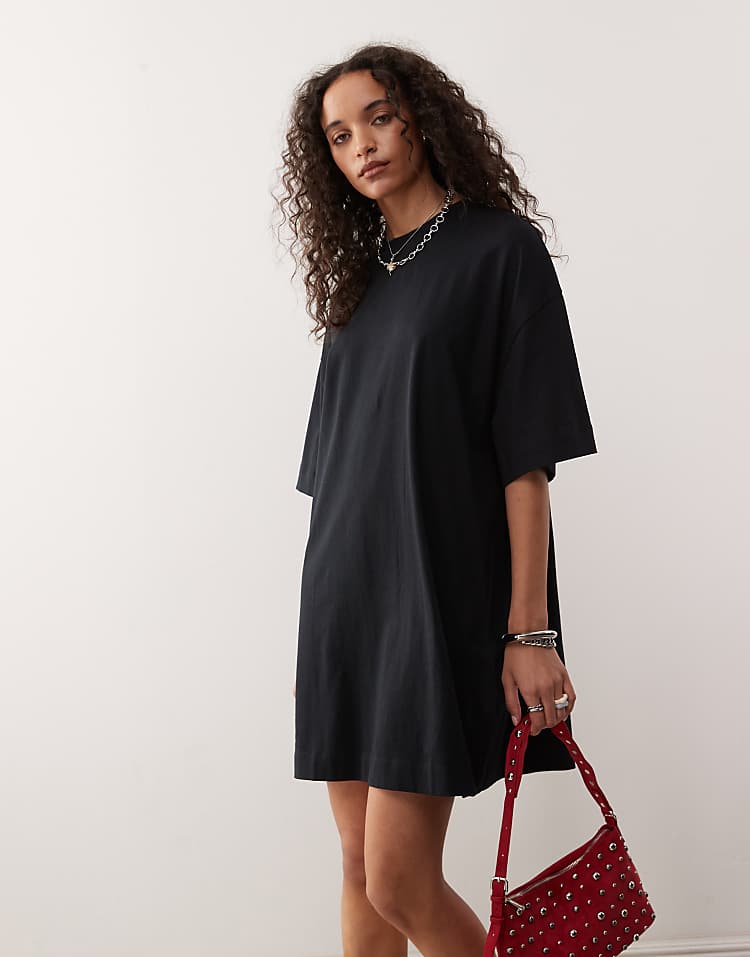 https://images.asos-media.com/products/collusion-t-shirt-mini-dress-in-black/208788271-2?$n_750w$&wid=750&fit=constrain