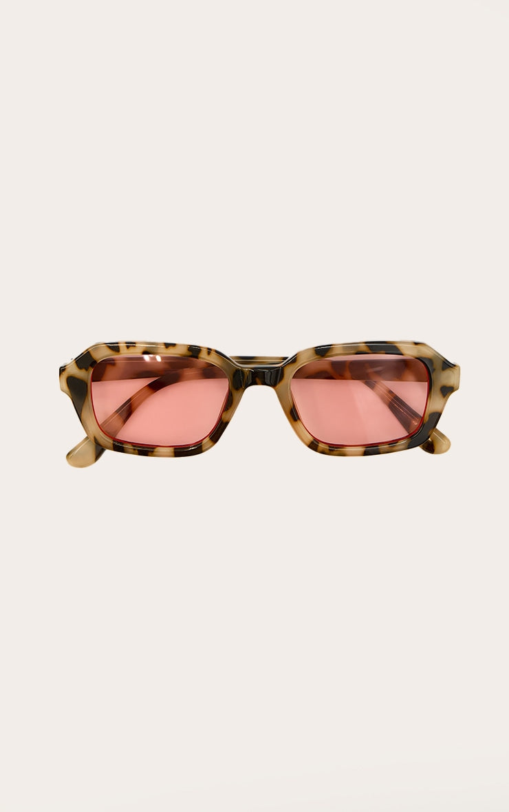 https://cdn-img.prettylittlething.com/3/7/4/2/37424606da373a733d34313d64e0cad9f7eb0a01_CNN3045_2_pale_tortoiseshell_square_chunky_sunglasses.jpg