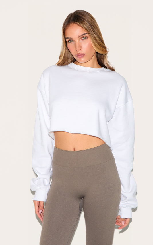 https://cdn-img.prettylittlething.com/3/a/a/7/3aa7d891761a5ac0f67879bb8e81842ac0068907_CNE5391_1_white_crop_oversized_fit_sweatshirt.jpg