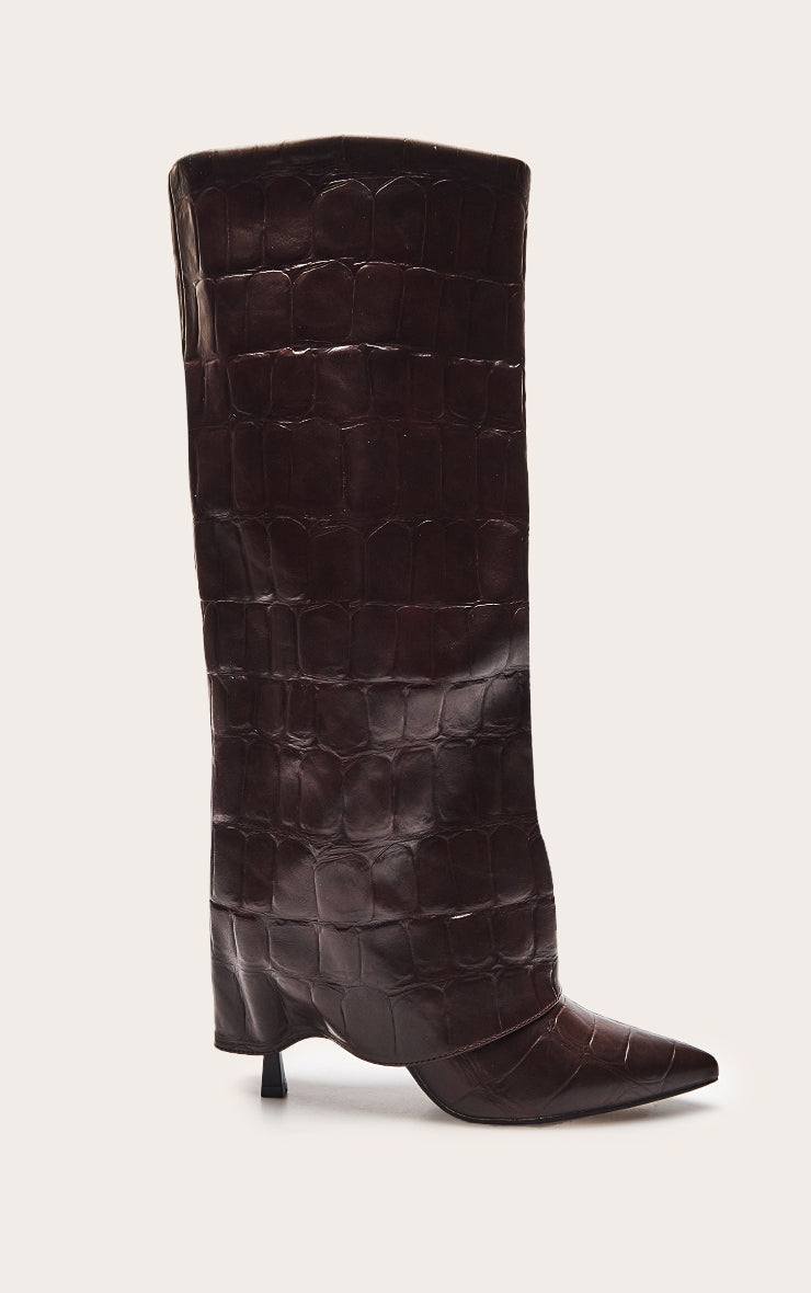 https://cdn-img.prettylittlething.com/3/c/e/b/3ceb0d1b1f1c1b35c44bcd7fbe4c82eef02f7fa1_CNP8677_2_chocolate_croc_faux_leather_stiletto_foldover_knee_high_boots.jpg