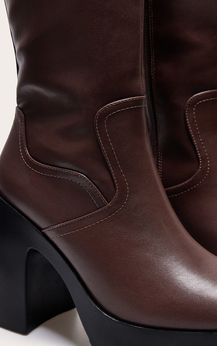 https://cdn-img.prettylittlething.com/4/1/1/4/41143f8ca352c89dd33028bbdac362b4fa3c3013_CNL1914_4_chocolate_pu_wide_fit_square_toe_block_heel_slight_platform_knee_high_boots.jpg