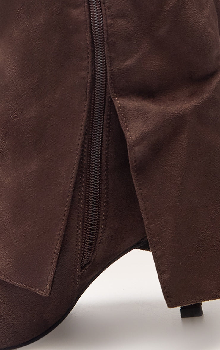 https://cdn-img.prettylittlething.com/5/e/2/3/5e23cc4374959c8c5c8ca4ad2ac905db65fdd8b0_CNP8645_5_chocolate_faux_suede_stiletto_foldover_knee_high_boots.jpg