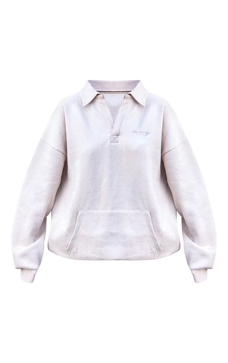 https://cdn-img.prettylittlething.com/6/0/5/2/60526aa52d6fae393e63d69efdcdf4d2b4f9cf56_CNE5452_5_oatmeal_embroidered_oversized_fit_collar_sweatshirt.jpg