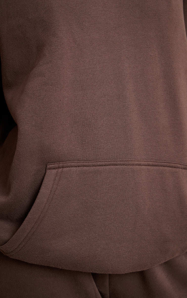 https://cdn-img.prettylittlething.com/7/0/0/8/700895b44d38fcc36704772e1cb90340686bac31_CNO4837_4_tall_espresso_oversized_pull_over_hoodie.jpg