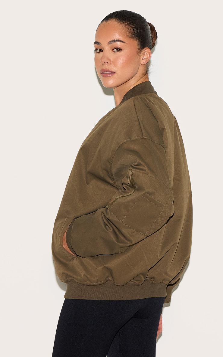 https://cdn-img.prettylittlething.com/7/7/7/1/7771a5bfb3c68841aa0b0e127bc8dbe518263a0e_CNL4138_2_khaki_classic_oversized_bomber_jacket.jpg