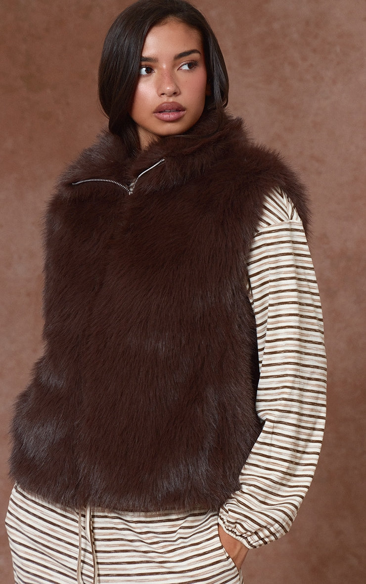 https://cdn-img.prettylittlething.com/8/7/2/1/8721cc2e4f6db1192bbec1a09d27a5fcbabd05e6_CNO0309_4_chocolate_faux_fur_gilet.jpg