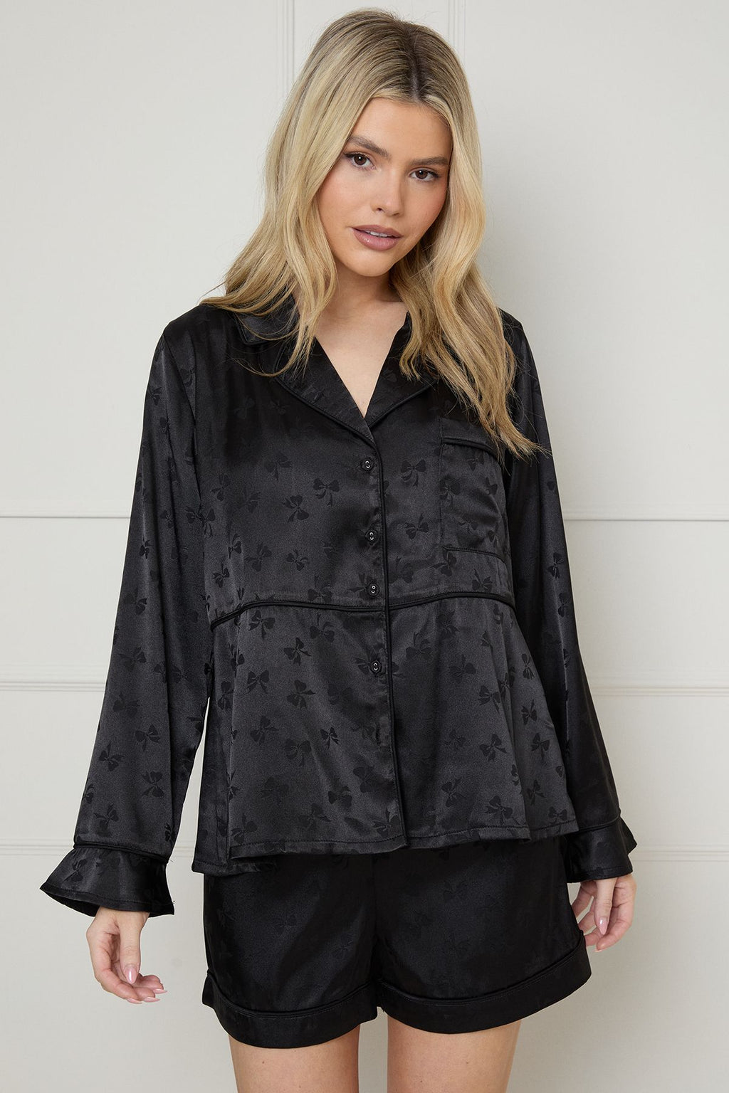 https://mediahub.prettylittlething.com/baa12796_black_xl_1