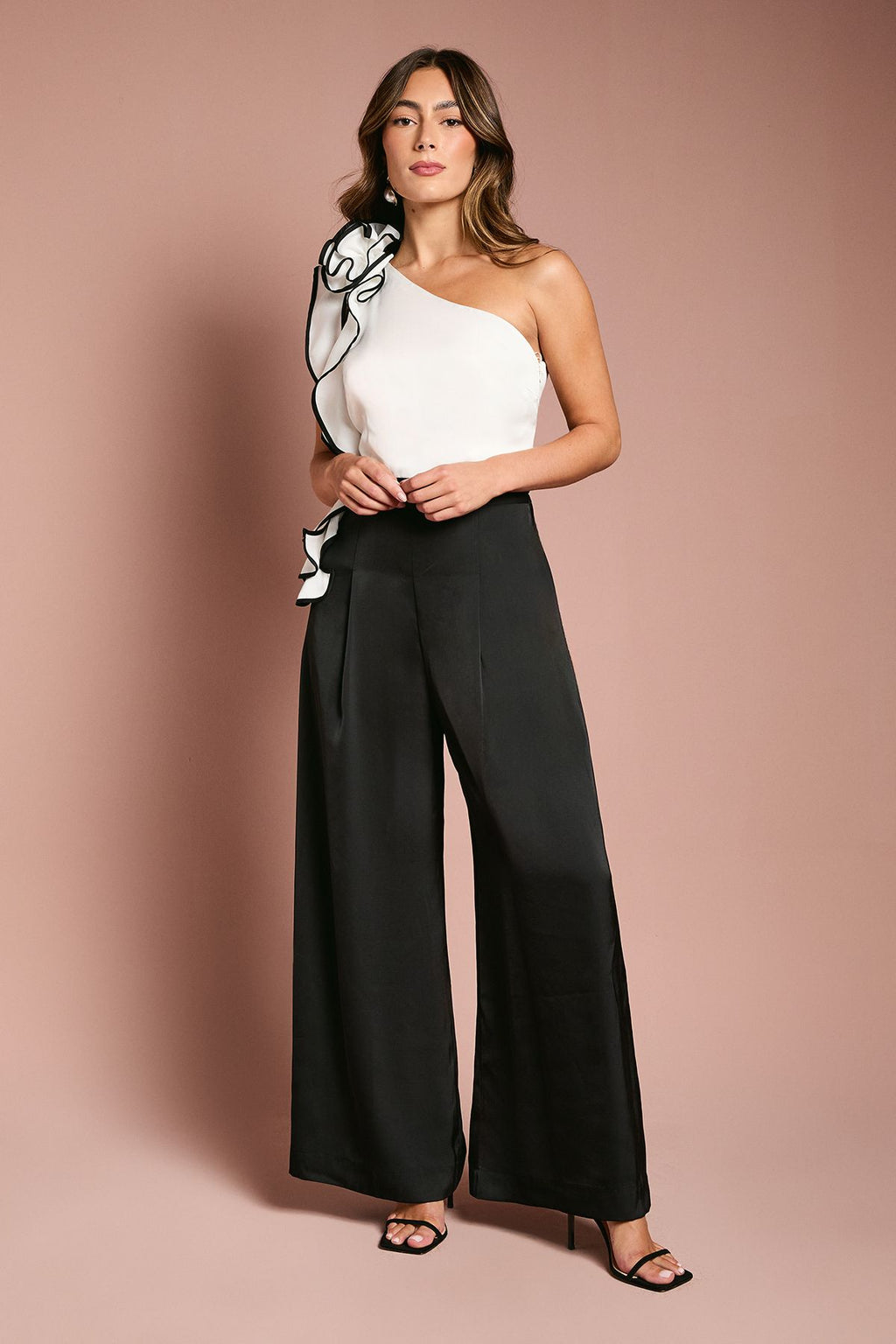 https://mediahub.prettylittlething.com/bcc11410_mono_xl