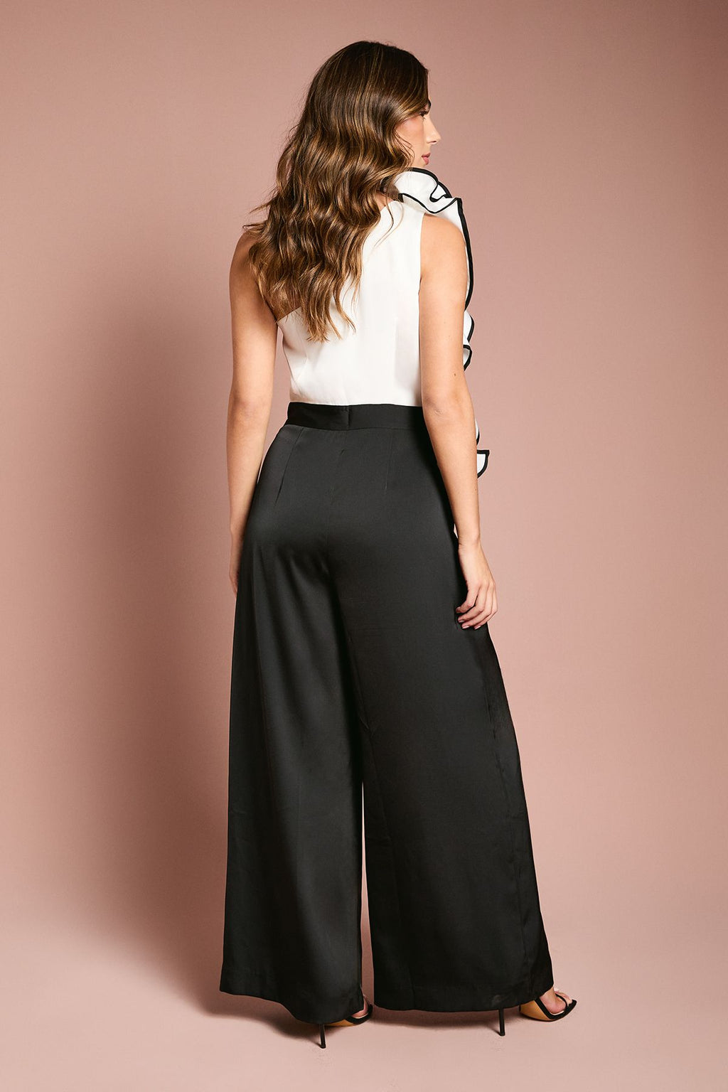 https://mediahub.prettylittlething.com/bcc11410_mono_xl_4