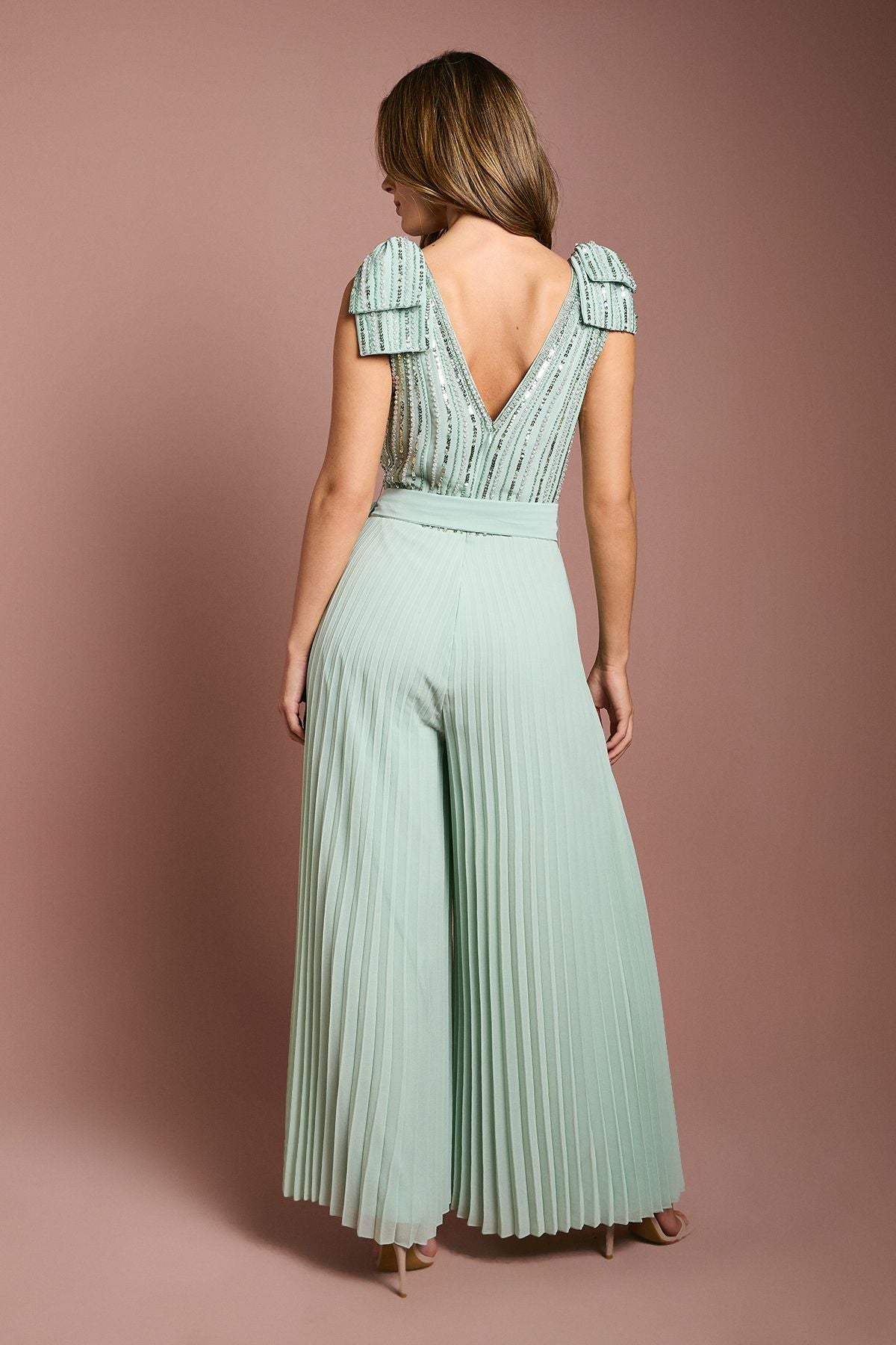 https://mediahub.prettylittlething.com/bcc11648_sage_xl_3