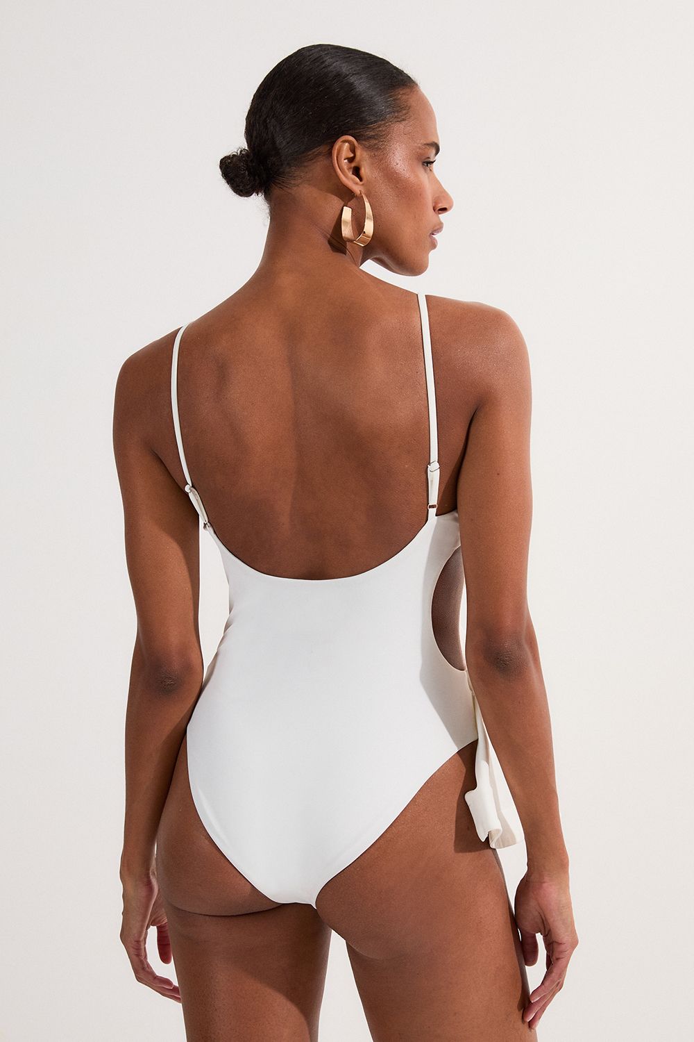 https://mediahub.prettylittlething.com/bkk18778_white_xl_4