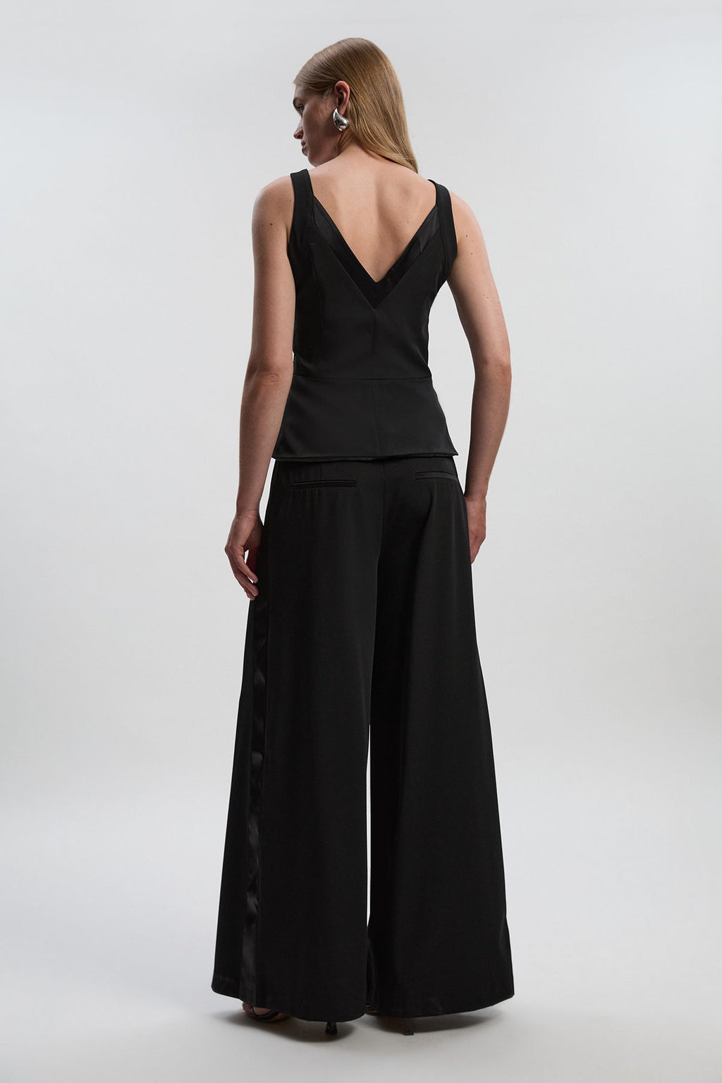 https://mediahub.prettylittlething.com/bkk26071_black_xl_4