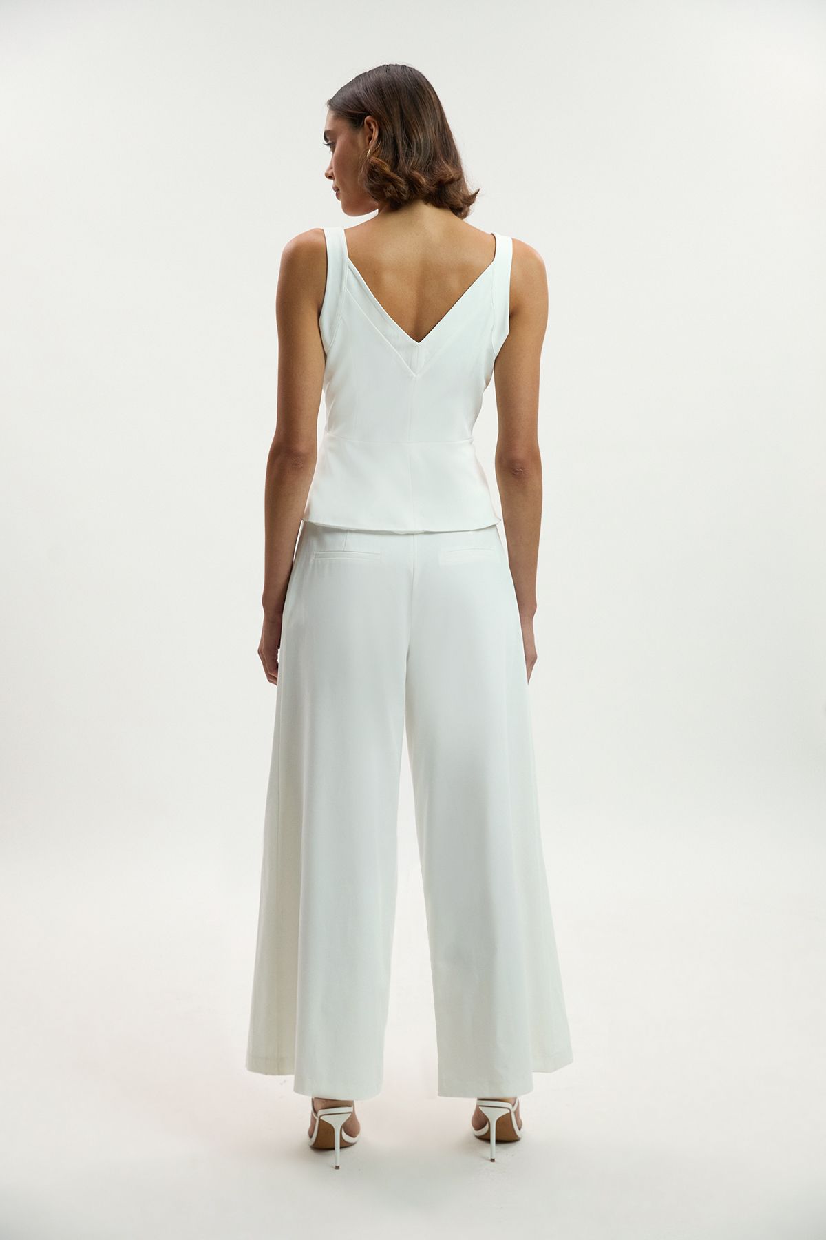 https://mediahub.prettylittlething.com/bkk26340_ivory_xl_2