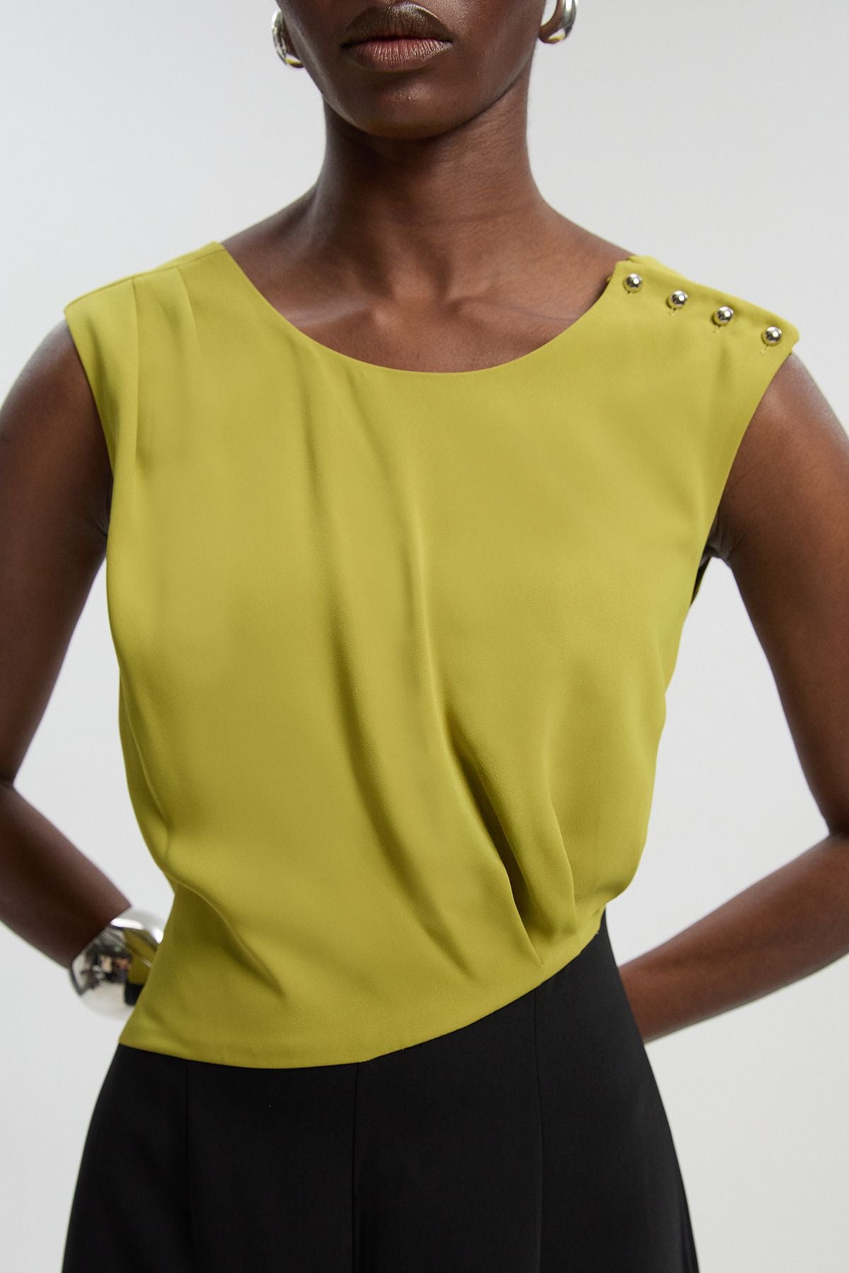 https://mediahub.prettylittlething.com/bkk27223_chartreuse_xl_2
