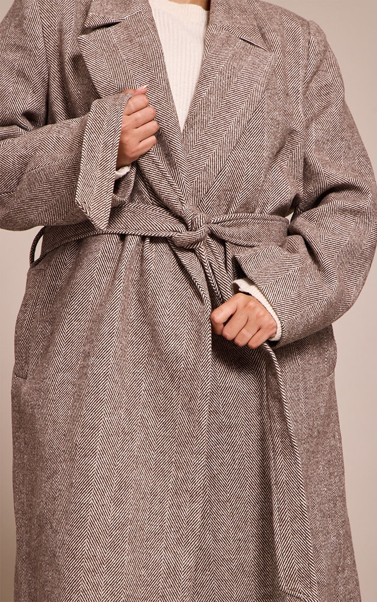 https://cdn-img.prettylittlething.com/c/4/5/1/c451c6cc4f6112e372349c5c60d9336df4679b38_CNN9593_4_plus_brown_herringbone_tie_waist_maxi_coat.jpg