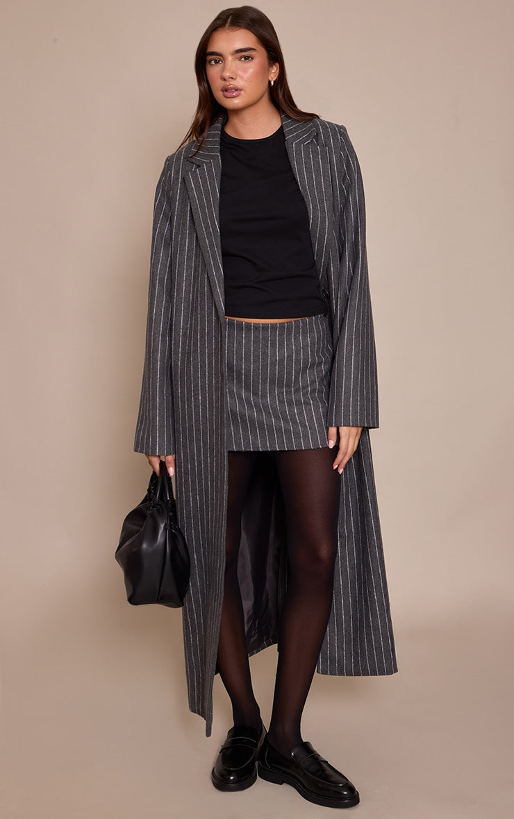 https://cdn-img.prettylittlething.com/e/b/7/6/eb76959fa038a79cc9f64e9dd612c47fd73942d7_CNP2520_1_grey_pinstripe_wool_look_coat.jpg